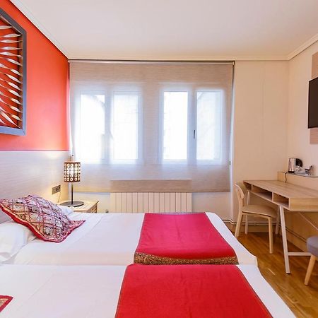 Hostal Rodas Pamplona Ngoại thất bức ảnh