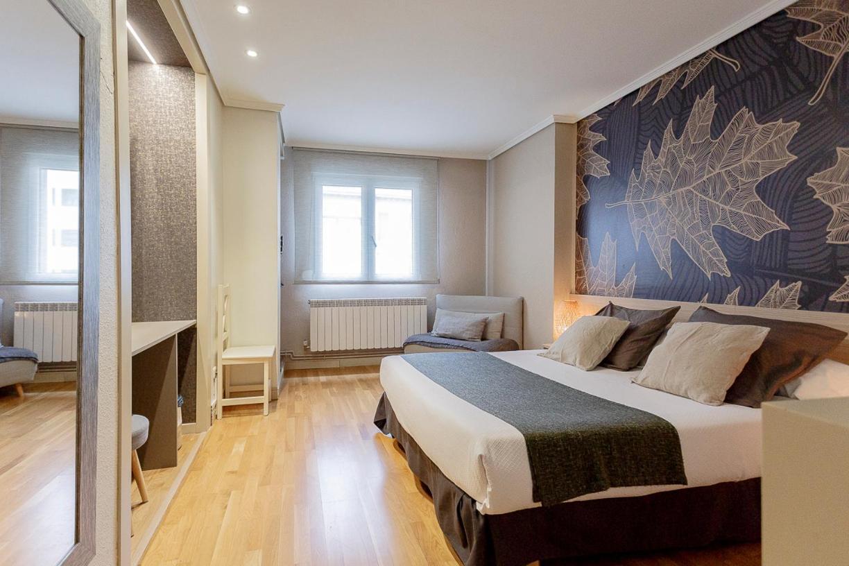 Hostal Rodas Pamplona Ngoại thất bức ảnh