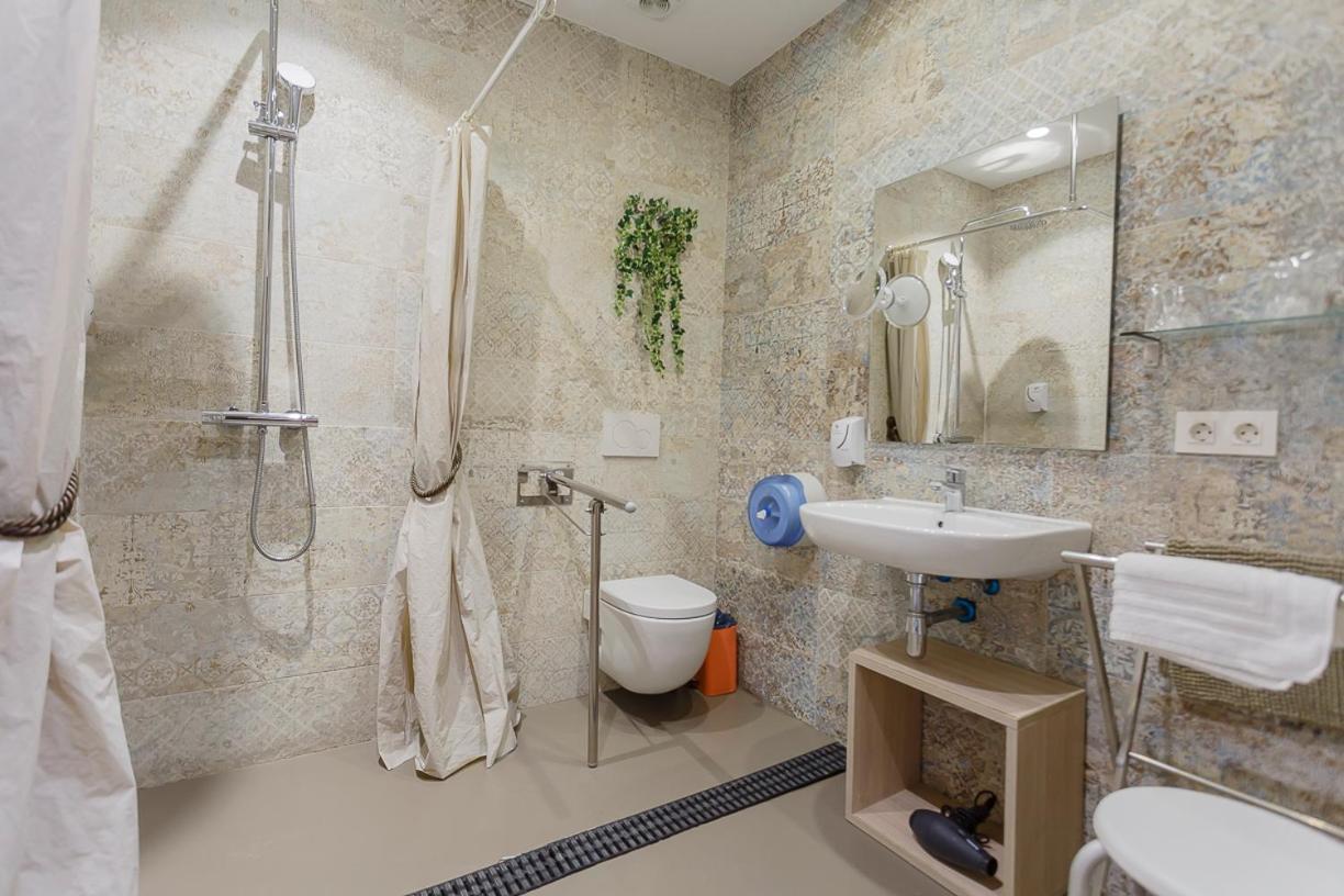Hostal Rodas Pamplona Ngoại thất bức ảnh