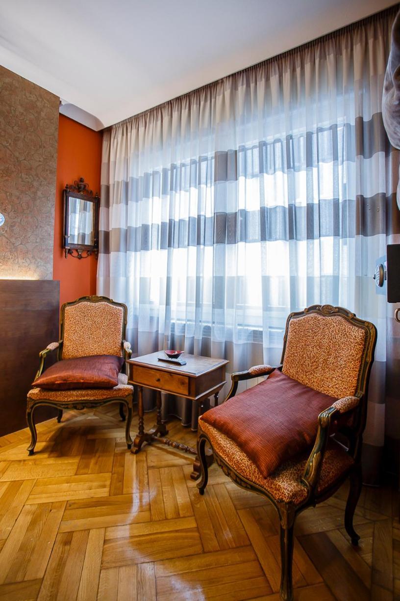 Hostal Rodas Pamplona Ngoại thất bức ảnh