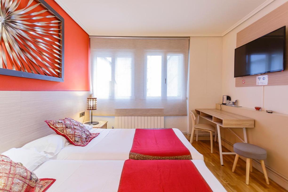Hostal Rodas Pamplona Ngoại thất bức ảnh