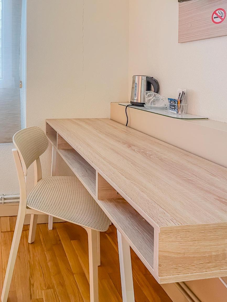 Hostal Rodas Pamplona Ngoại thất bức ảnh