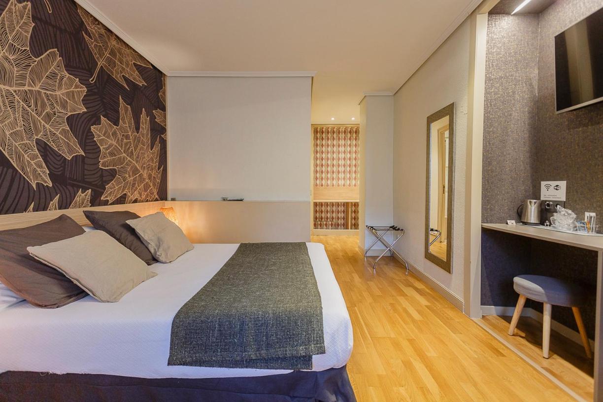 Hostal Rodas Pamplona Ngoại thất bức ảnh