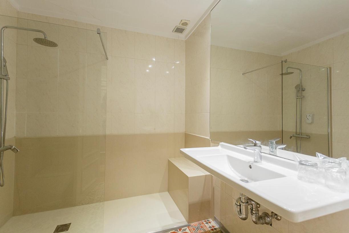 Hostal Rodas Pamplona Ngoại thất bức ảnh
