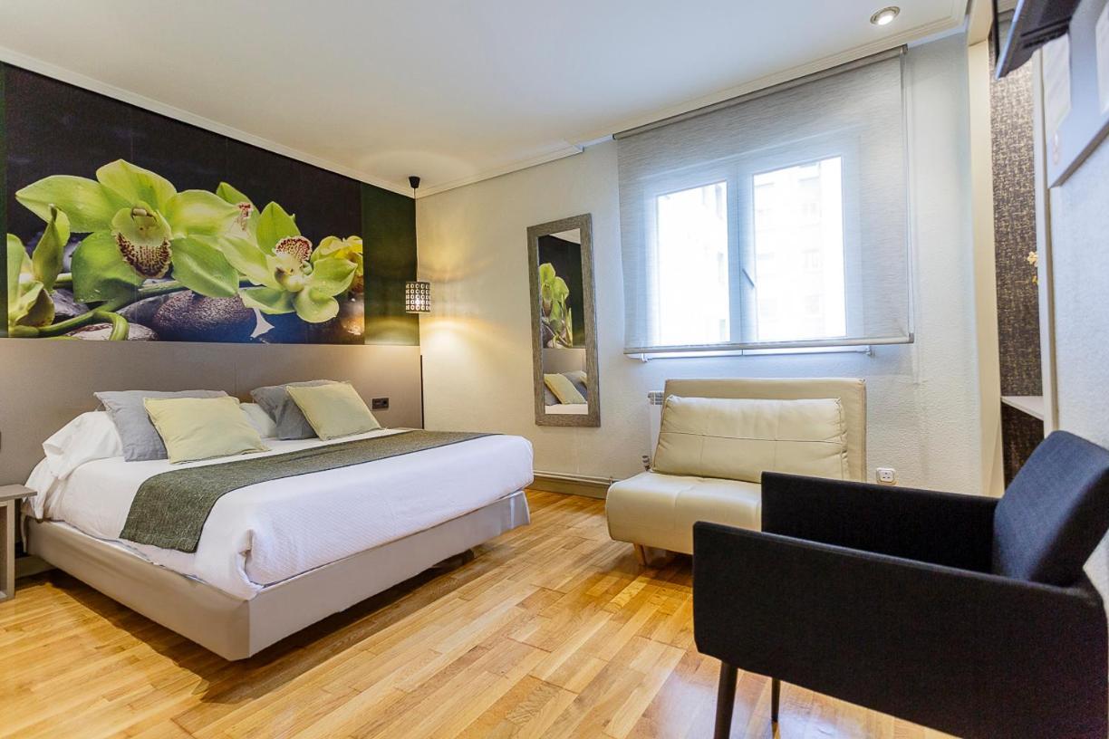 Hostal Rodas Pamplona Ngoại thất bức ảnh