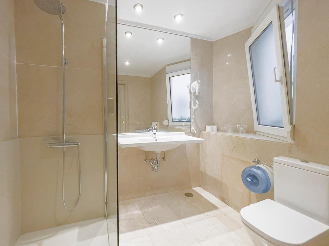 Hostal Rodas Pamplona Ngoại thất bức ảnh
